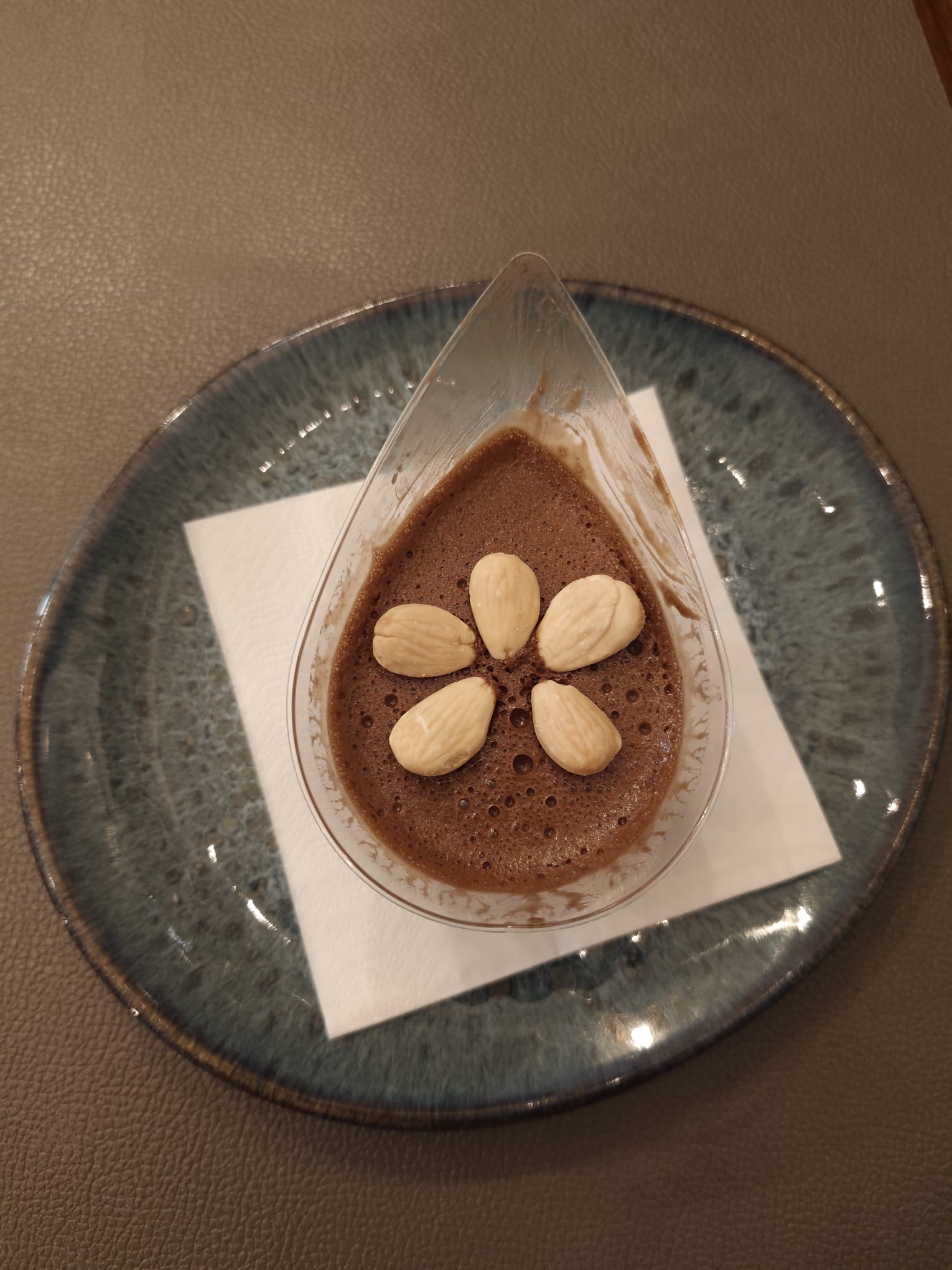 Mousse de Chocolate com Amêndoas